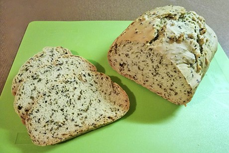 Dinkel-Toastbrot mit Leinsamen