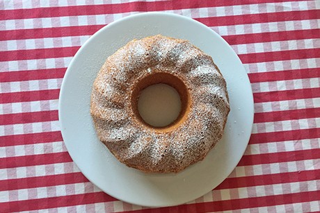 Schneller Zitronenguglhupf aus Rührteig