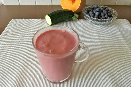 Gemüse-Smoothie mit Beeren