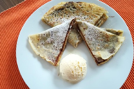 Schnelle Palatschinken mit Eis