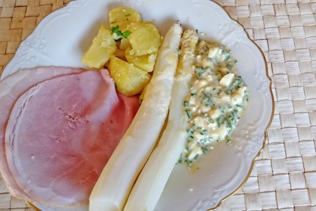 Spargel mit Bozner Sauce
