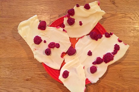 Schokoplatten mit Himbeeren