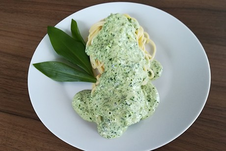 Spaghetti mit Bärlauchsauce