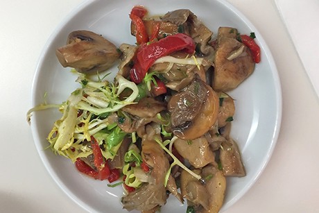 Schwammerlsalat mit Paprika