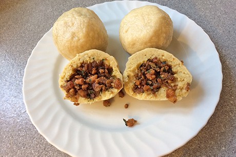 Grammelknödel mit Bärlauch