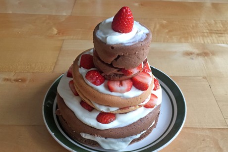 Naked Cake mit Erdbeeren und Mascarponecreme