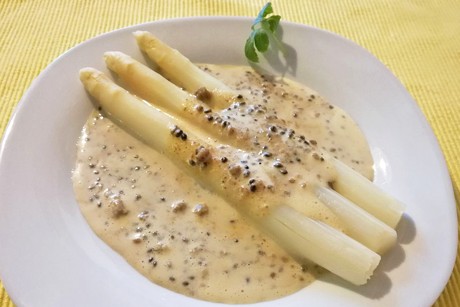 Spargel mit Hanf-Mandel-Sauce