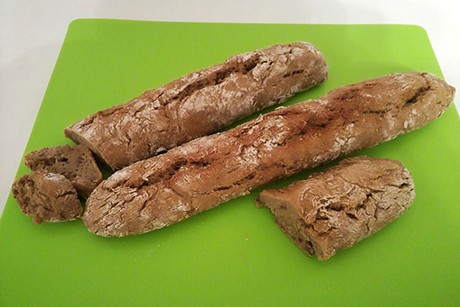 Baguette mit Chia- und Flohsamenschalen