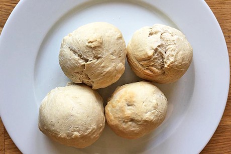Frühstücksweckerl mit kaltem Germteig