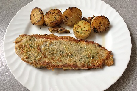 Pariser-Schnitzel mit Kräuter und Kräuterkartoffel