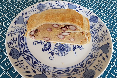 Süßer Bohnenstrudel mit Äpfel