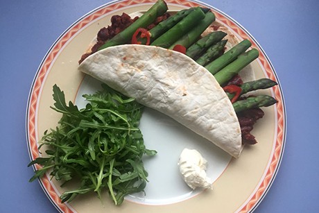 Mexikanische Bohnen-Spargel-Flade