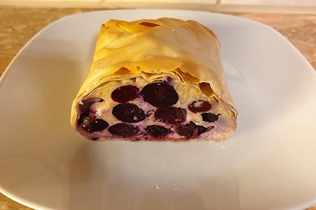 Topfen-Heidelbeerstrudel
