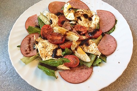 Bunter Salat mit Mozzarella