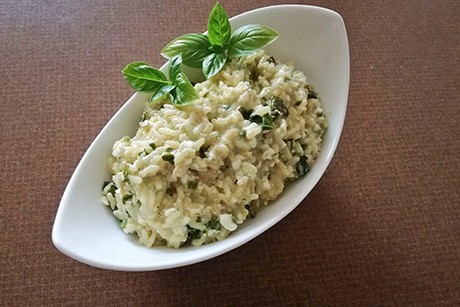 Kräuterrisotto mit körnigem Frischkäse