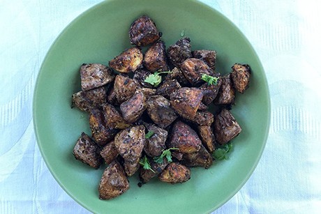 Knoblauch-Kräuter-Erdäpfel aus dem Ofen