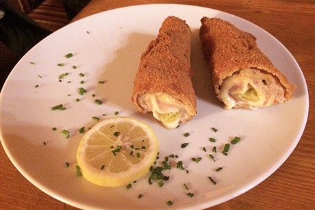 Gerolltes-pikantes Schnitzel