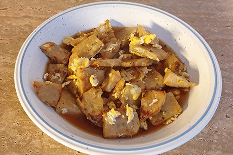 Gebratene Semmelknödel mit Ei