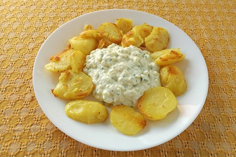 Braterdäpfel mit Erdäpfel-Dip