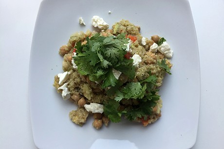 Quinoa-Kichererbsen-Salat mit Avocado, Mandel und Paprika