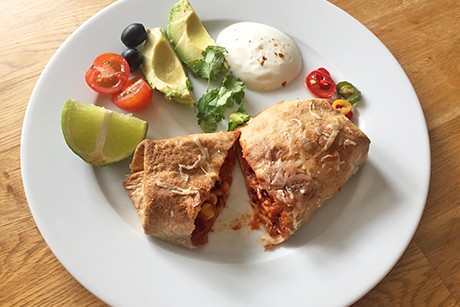 Mexikanische Bohnen-Mais-Burritos