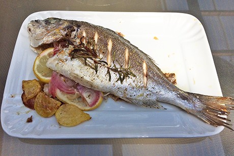 Gegrillte Goldbrasse