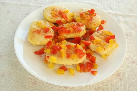 Mit Käse überbackene Kartoffel
