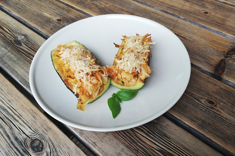 Vegetarisch gefüllte Zucchini