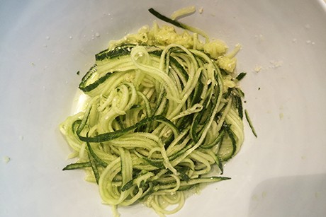 Gurkensalat aus dem Nudelmaker
