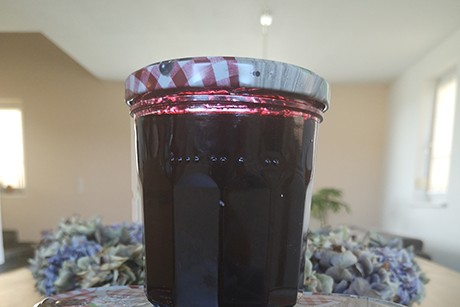 Waldbrombeerenmarmelade