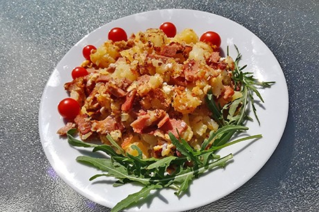 Röstkartoffel mit Leberkäse
