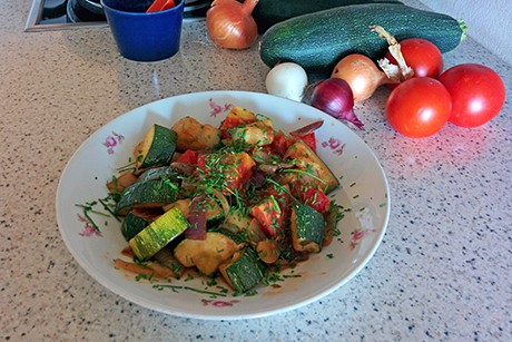 Zucchini-Paradeiser-Gemüse