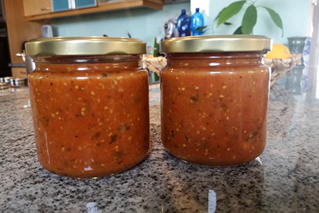 Tomatensugo mit Kräutern