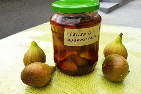 Feigen in Karamell-Sirup