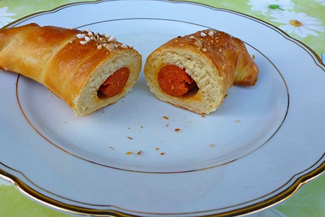 Eingebackene Würstel