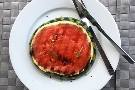 Gegrillte Wassermelone mit Honig und Thymian