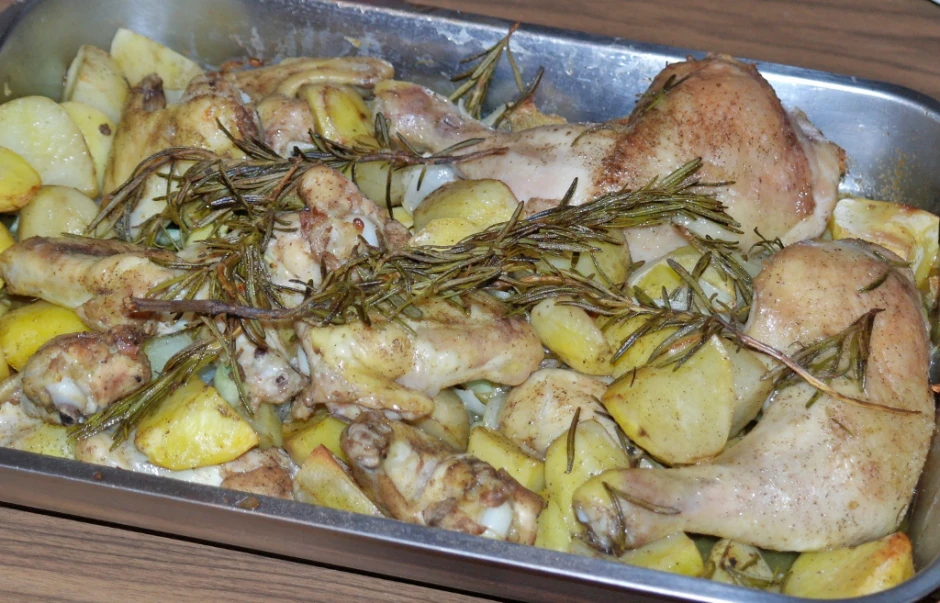 Huhn mit Kartoffeln und Knoblauch