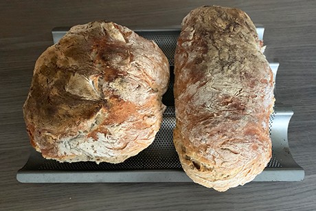 Herzhaftes Brot mit Kruste