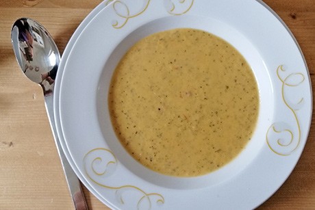 Tomaten-Zucchini-Suppe