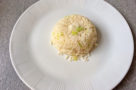 Reis mit Jungzwiebel