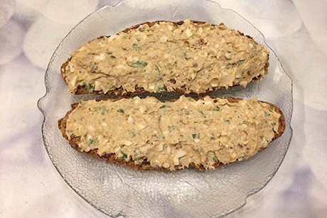 Sardinenaufstrich mit Ei