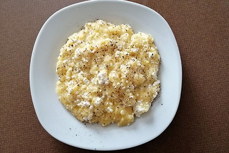 Polenta mit Bröseltopfen