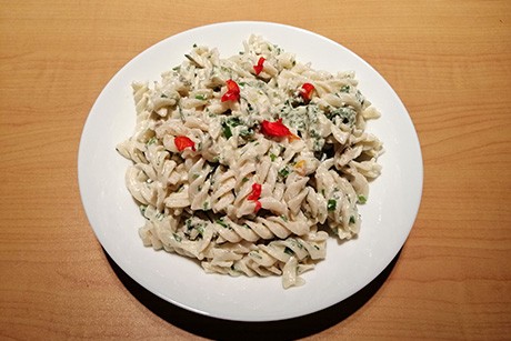 Dinkel-Spiralnudel mit Kräuter-Frischkäse