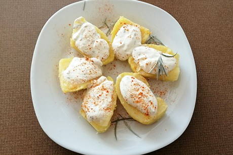 Gekochte Erdäpfel mit Sauerrahm-Curry