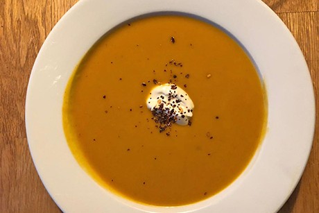Süßkartoffelsuppe mit Curry