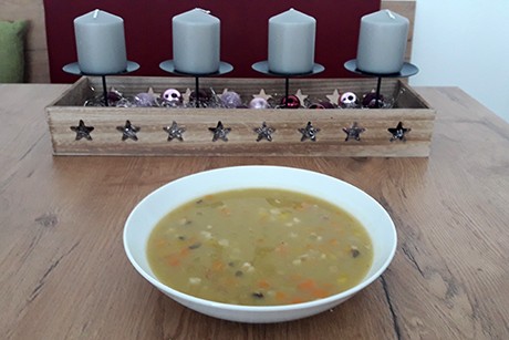 Spalterbsensuppe mit Speck