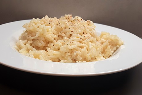 Weißweinrisotto mit Parmesan und Rosensalz