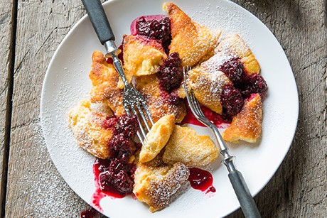 Kaiserschmarren mit Brombeerkompott