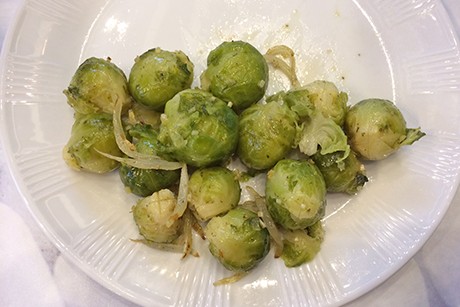 Kohlsprossen mit Zwiebel