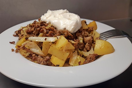 Putenfaschiertes mit Kartoffeln und Kraut
